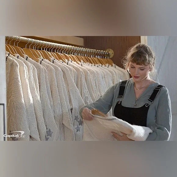 ✨ NWT TAYLOR SWIFT FOLKLORE CARDIGAN - Picture 3 of 8